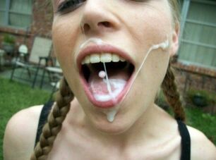 Teen femmes doing oral job and